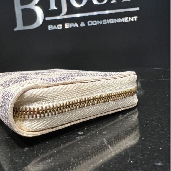 Louis Vuitton Damier Azur Zippy Wallet - Picture 9 of 9